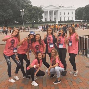 Meet your Posher, Markee